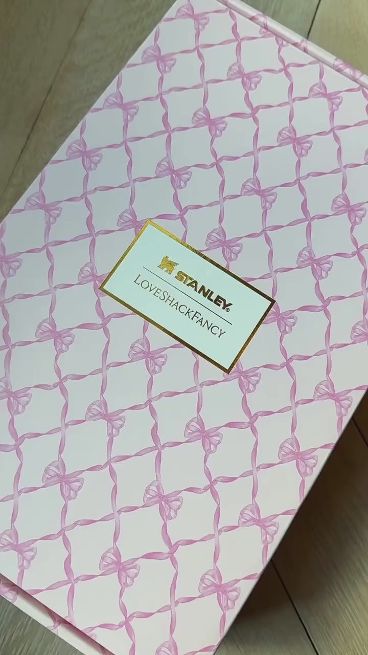 Stanley 1913 x LoveShackFancy | 40oz Holiday Quencher® H2.0 FlowState™ Tumbler