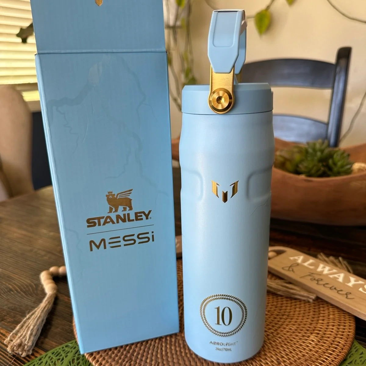 Messi x Stanley 1913 24 oz IceFlow™ Flip Straw 2.0 Bottle - Messi Striker Blue