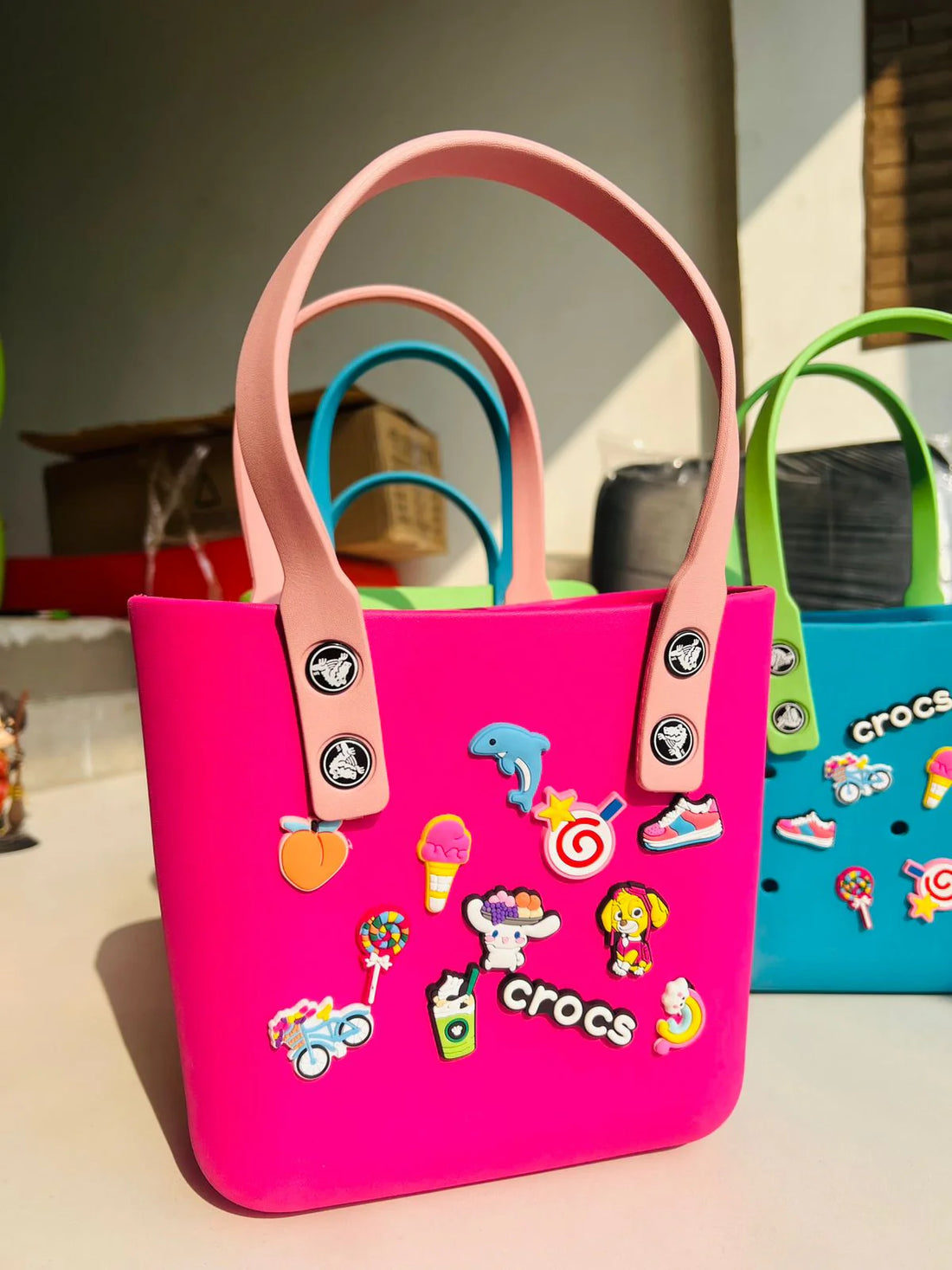 Crocs - medium multipurpose beach bag dark pink