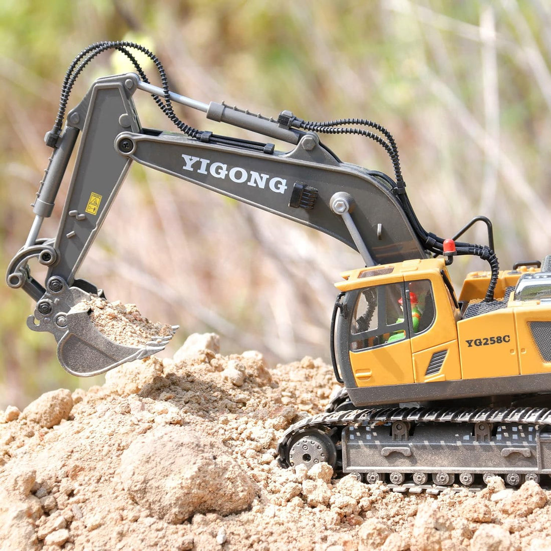 Yigong 11 CH Remote Control 1:18 scale die cast excavator